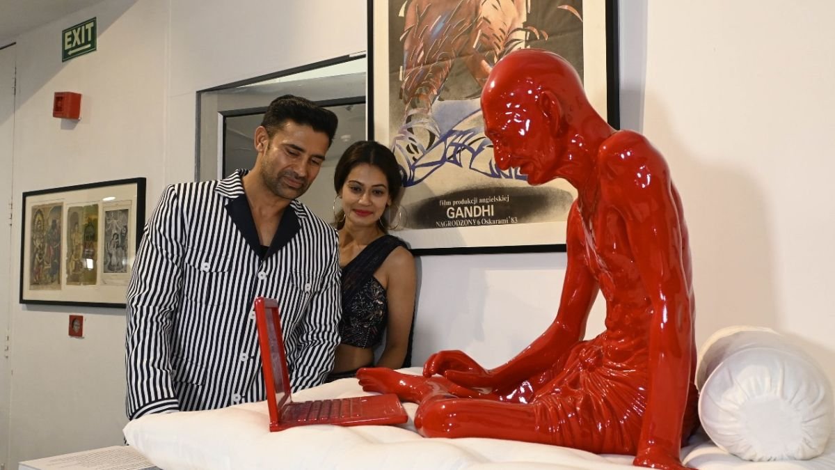 Exploring India’s Cultural Tapestry: Sangram Singh and Payal Rohatgi Marvel at Tuli Research Centre for India Studies’ Exhibition